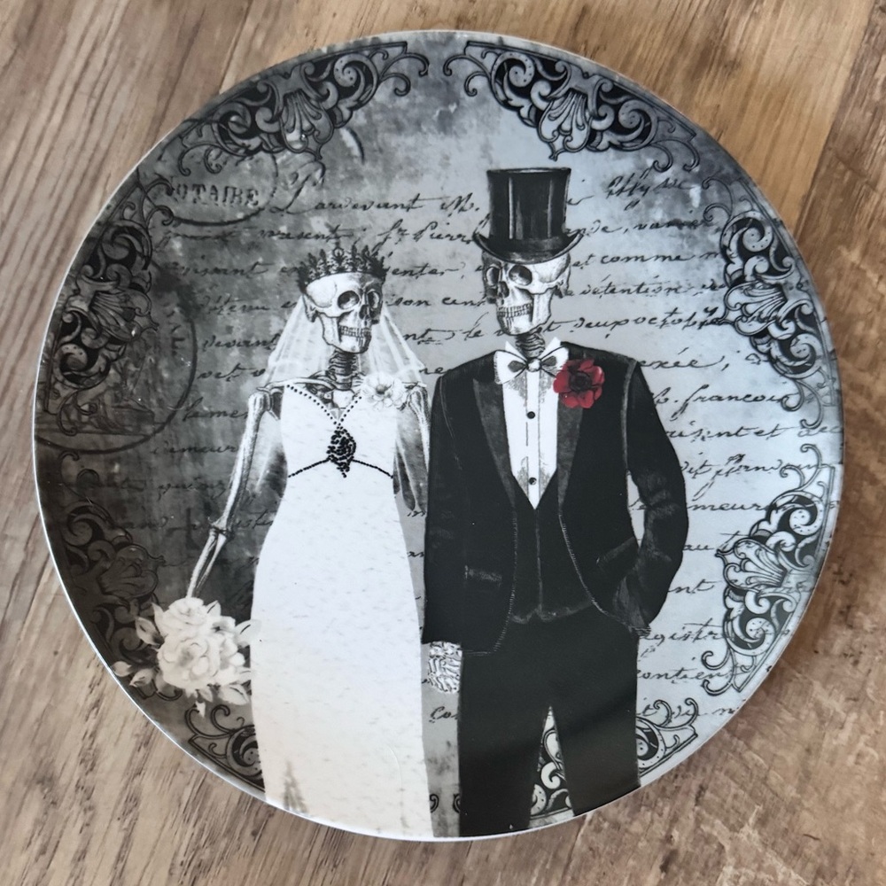 Set of 4 Fun Bones Skeleton Bride & Groom Wedding Couple Porcelain Plates - Picture 2 of 5